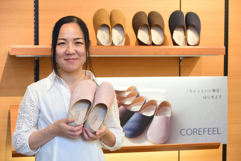 「素足よりもナチュラル」
新登場のCOREFEELルームシューズ開発秘話